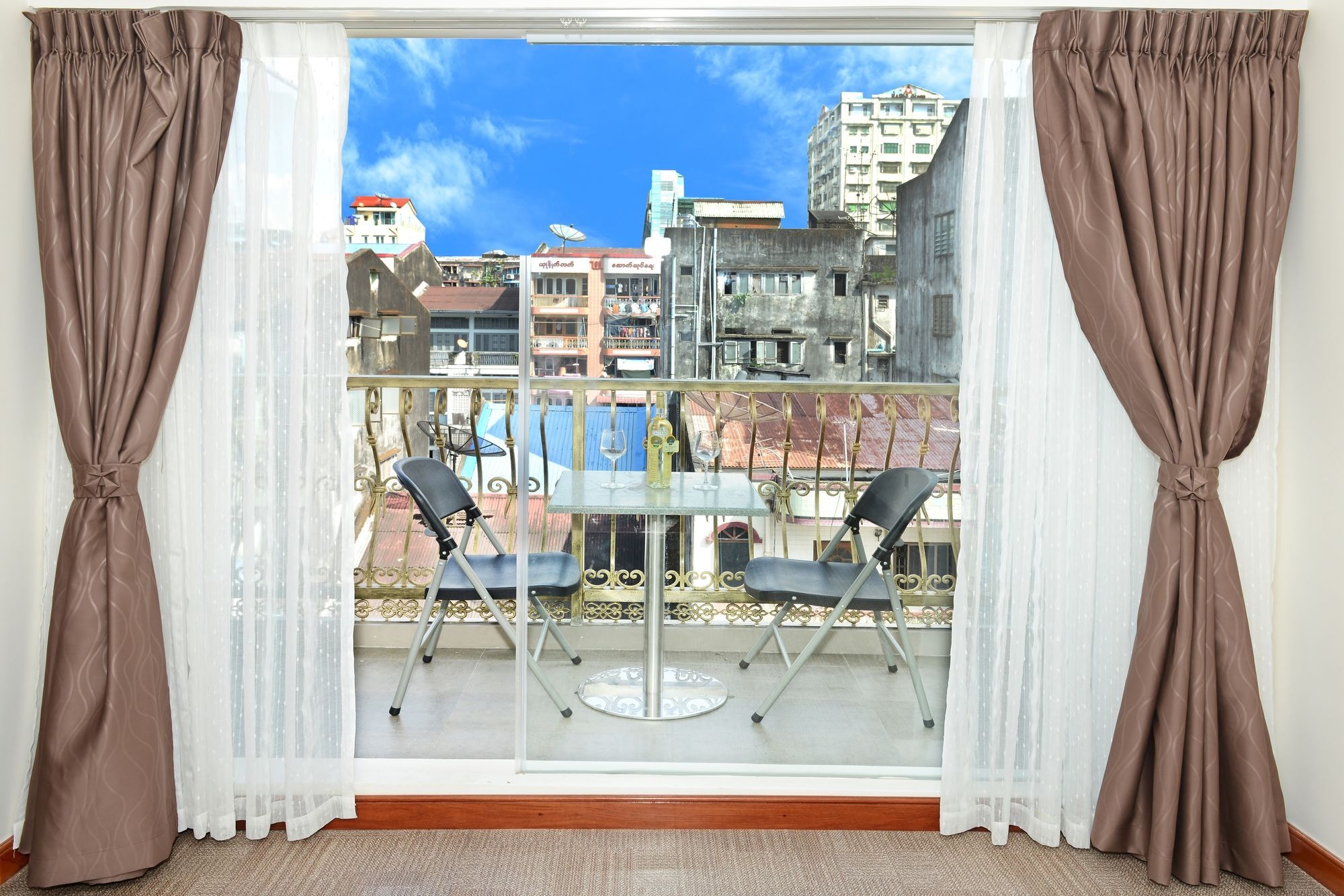Hotel Bond Yangon Ngoại thất bức ảnh