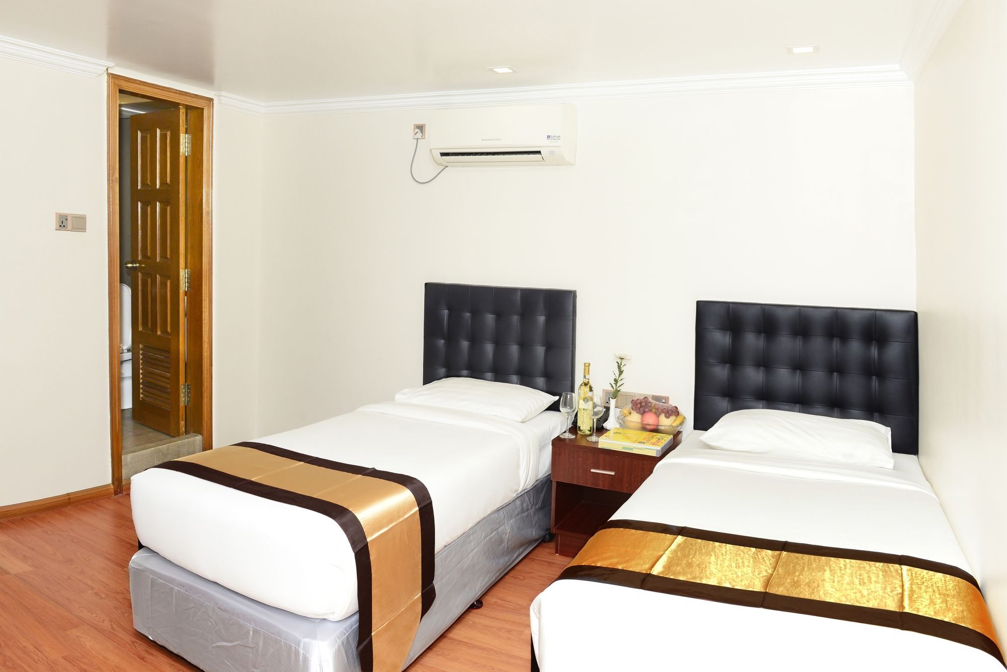 Hotel Bond Yangon Ngoại thất bức ảnh